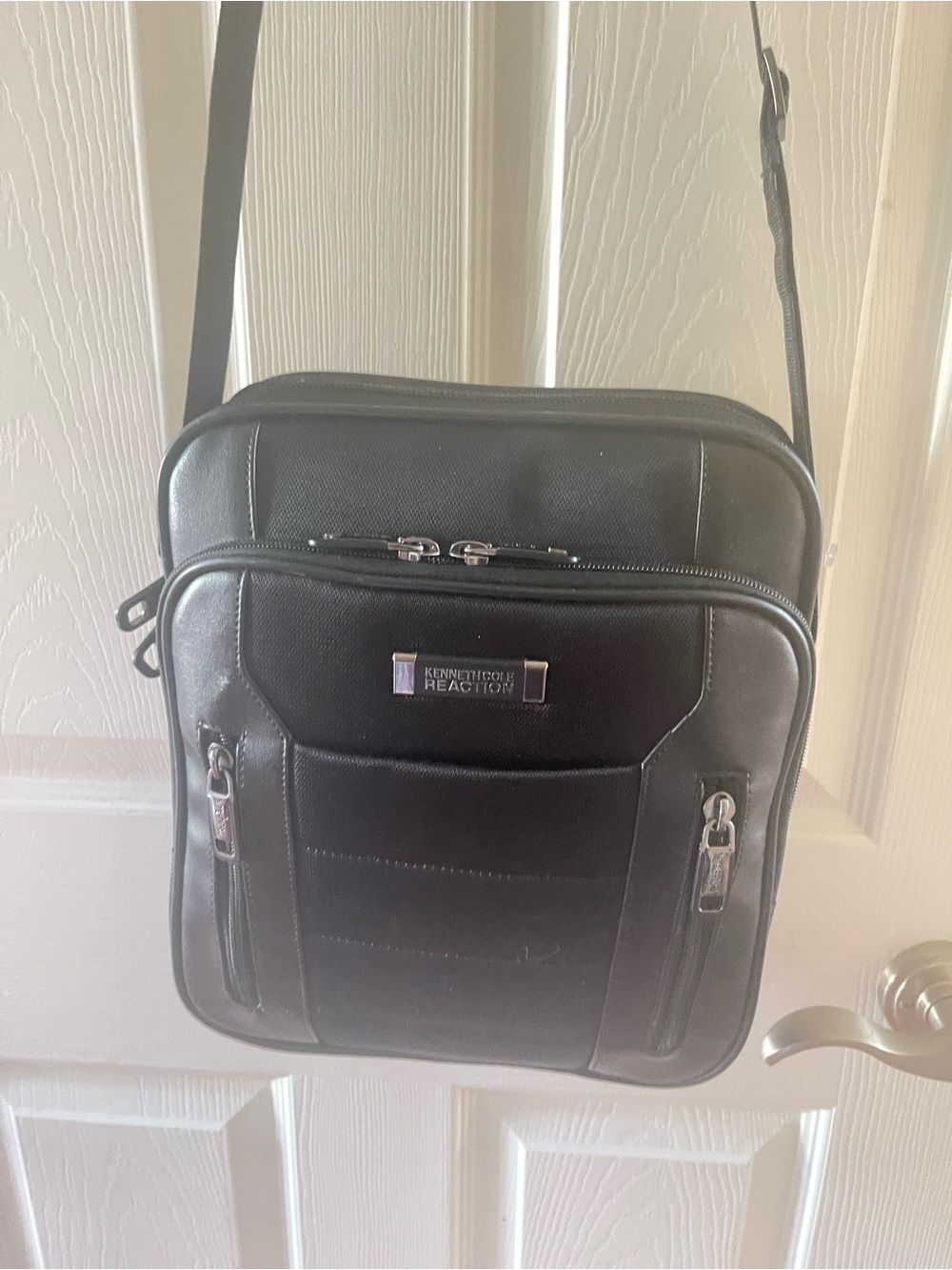 Kenneth Cole Reaction Black Leather Messenger Crossbody